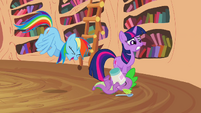 Rainbow laughing at Spike eating ice cream S2E20