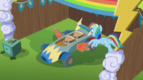 Rainbow surprised to see wings on the cart S6E14