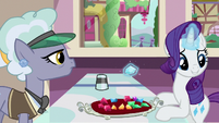 Rarity looking over to her left S9E19