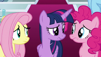 Twilight looking nervous at her friends S9E2