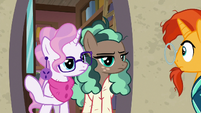 Bookstore ponies open the store door S8E8