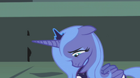 Luna considers Celestia's truce S1E02