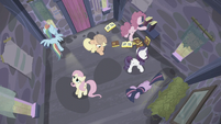 Mane 6 in the house as time passes S5E02