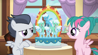 Pink camper filly makes a fancy cake S7E21