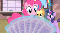 Pinkie Pie 'A paper fan!' S4E08