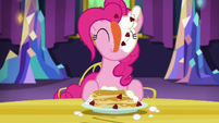 Pinkie Pie licks her face clean S5E3