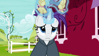 Rarity takes off the wig and bonnet S7E19