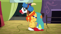 Trouble Shoes dressed as a rodeo clown S5E6
