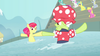 Apple Bloom and Granny spinning around S4E20