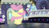 Fluttershy spinning around S8E4