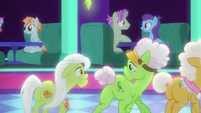 Gold Horseshoes Gals leave the dance club S8E5