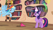 Rainbow winking to Twilight S4E04