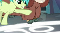 Sandbar stops Yona from stepping in circle S8E26