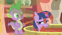Spike giving Twilight a tomato juice bath S1E11