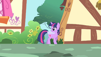 Twilight looks behind S1E25