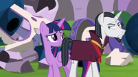 Neighsay crossing in front of Twilight S8E1