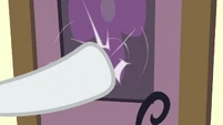 Rarity knocking on Strawberry Sunrise's door S7E9.png (525 KB)