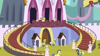 Royal guards defend the castle entrance S9E4