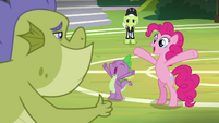 Spike and Pinkie cheer for Sludge S8E24