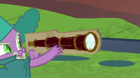 Spike extending the telescope S8E10