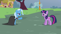 Trixie points at Twilight S3E5