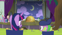 Twilight and Spike watch the play rehearsal S8E7