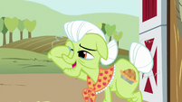 Granny Smith wiping her tears away S6E23