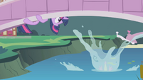 Spike falls into the pond S1E03
