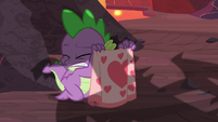 Spike hiding behind the blanket S9E9