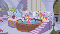 Twilight and friends in the herbal bubble bath S1E09