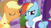 Applejack amused; Rainbow embarrassed S6E10