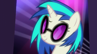 DJ Pon-3 intrigued S6E9