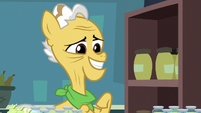 Grand Pear smiles nervously at Apple Bloom S7E13