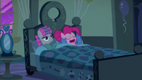 Maud Pie and Pinkie Pie in bed S7E4
