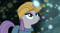 Maud Pie looking up at the cave ceiling S7E4