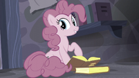 Pinkie complimenting the book she's reading S5E02