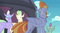 Hippogriffs shake their heads at Scootaloo S8E6
