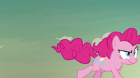 Pinkie follows Daring Do through the desert S7E18