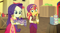 Rarity and Sunset Shimmer in the bazaar EGS2