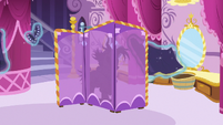 Rarity goes back behind changing curtain S7E19