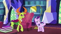 Starlight Glimmer points Thorax toward town S7E15