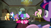 Twilight sees boutique descend into chaos S6E9