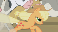 Applejack is missing her freckles here