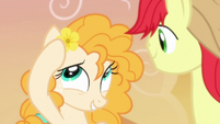 Pear Butter wearing a buttercup in her mane S7E13