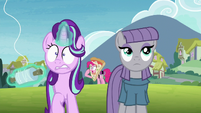 Pinkie Pie appears behind Starlight and Maud S7E4