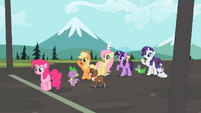 Ponies waiting at the finish line S2E7