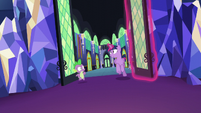 Twilight and Spike enter the throne room S5E16