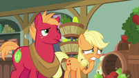 Young Applejack trying to think of something S6E23