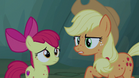 Applejack "probably attracted to the food" S7E16