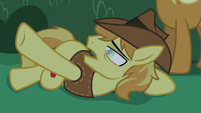 Braeburn weakly calls out to everypony S9E17